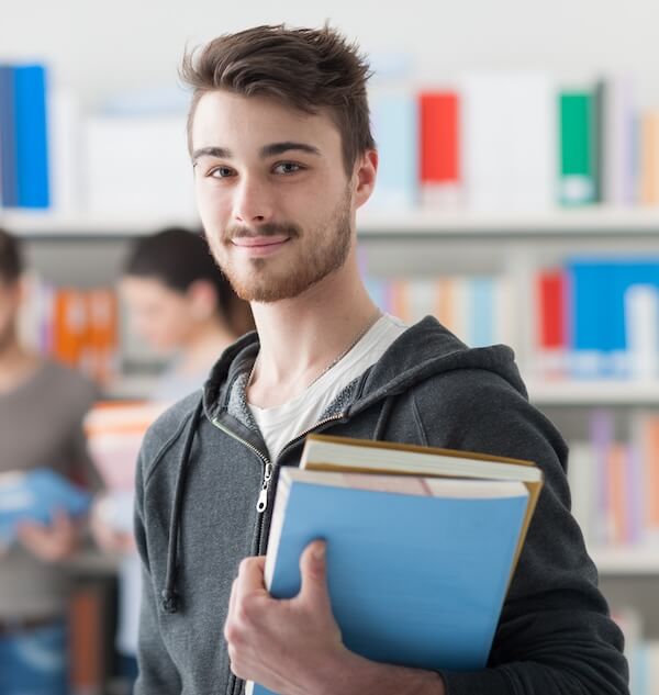 Abbildung zeigt Schüler in Berufsschule