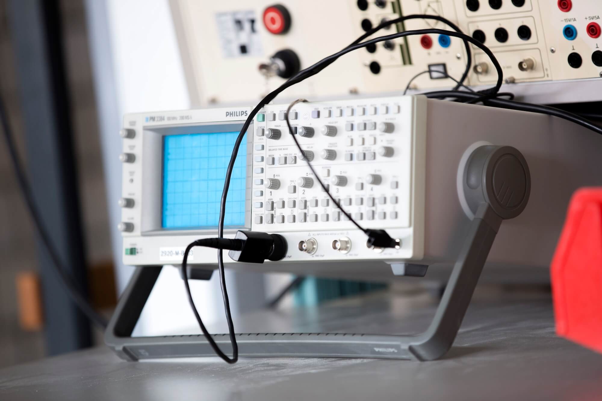 Foto: Platinenmessgeraet als Inspiration für Schwachstomanlagen