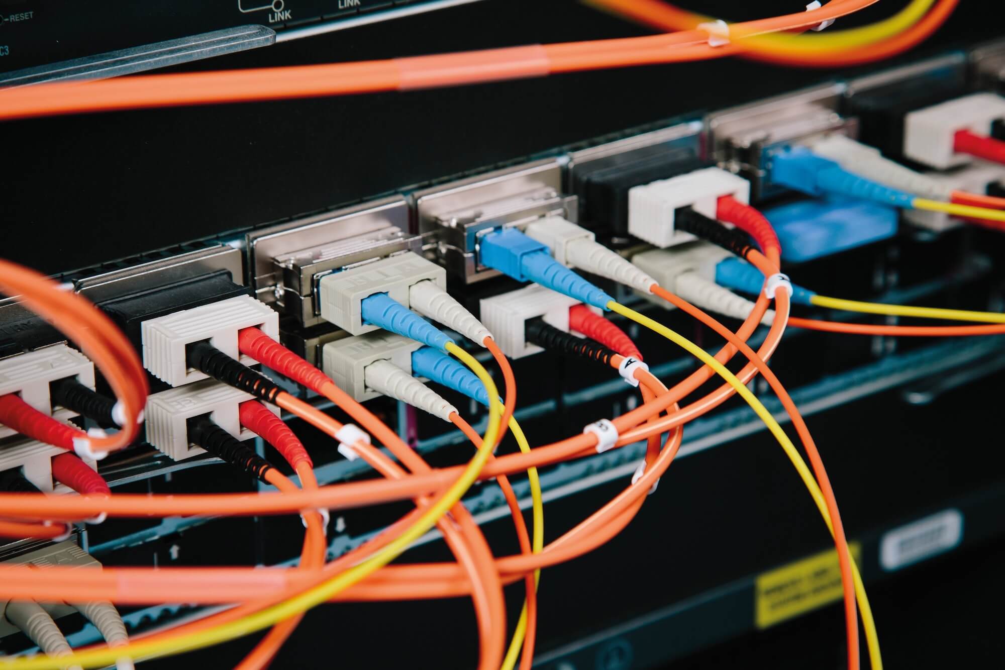 Abbildung Datenkabel Serverschrank